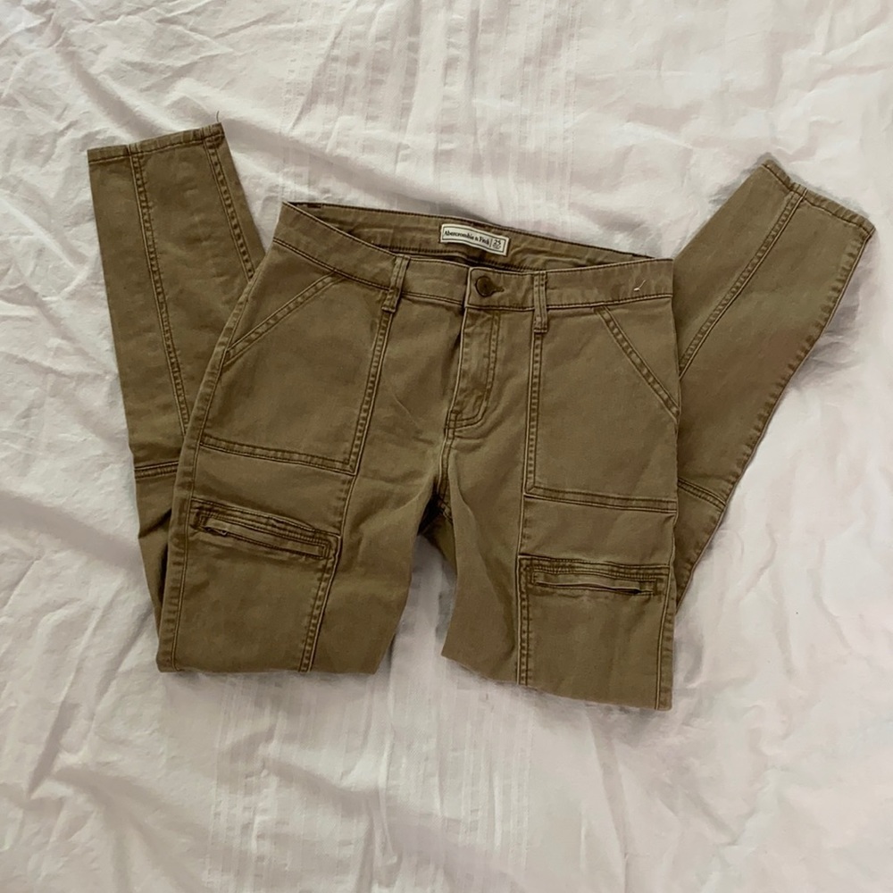 Abercrombie & Fitch women’s pocket pants. Size 25